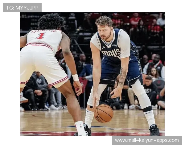 东契奇突破晃动上篮入网，独行侠继续扩大分差